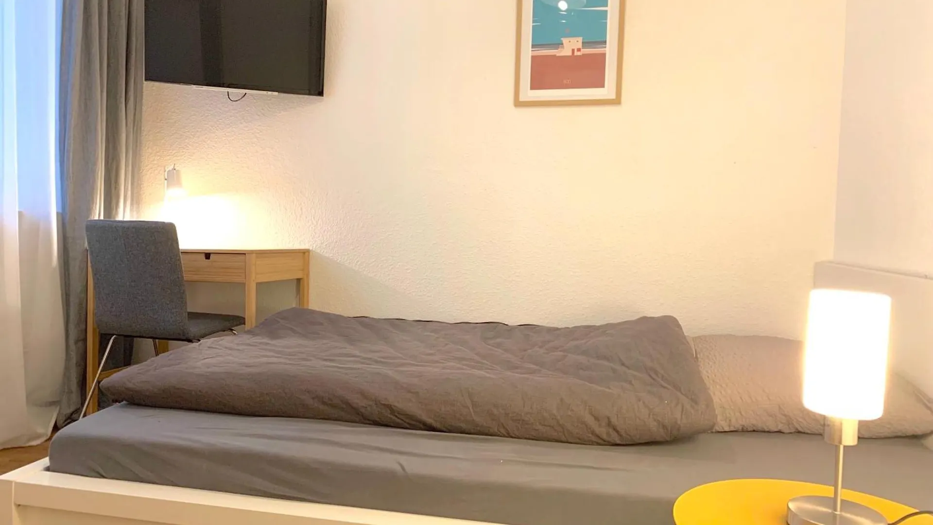 Gemuetliches Apartment Mit 2 Schlaf- Und 2 Badezimmern Plus Balkon Kolín nad Rýnem