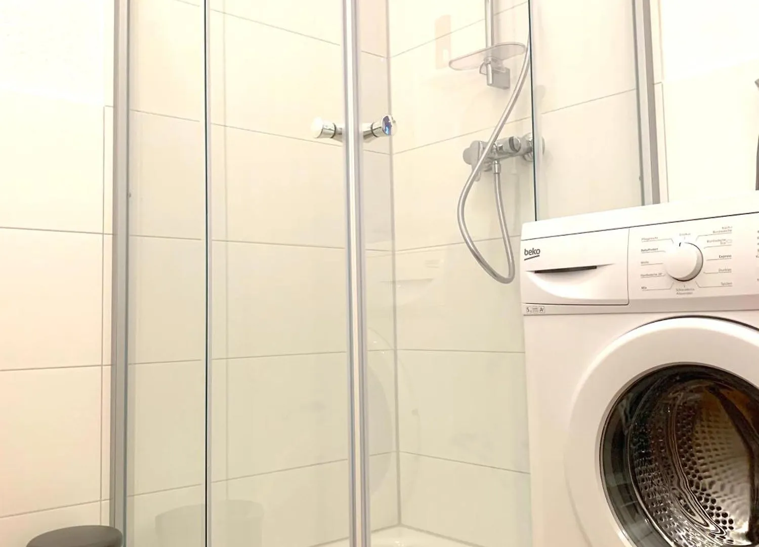 Gemuetliches Apartment Mit 2 Schlaf- Und 2 Badezimmern Plus Balkon Kolín nad Rýnem