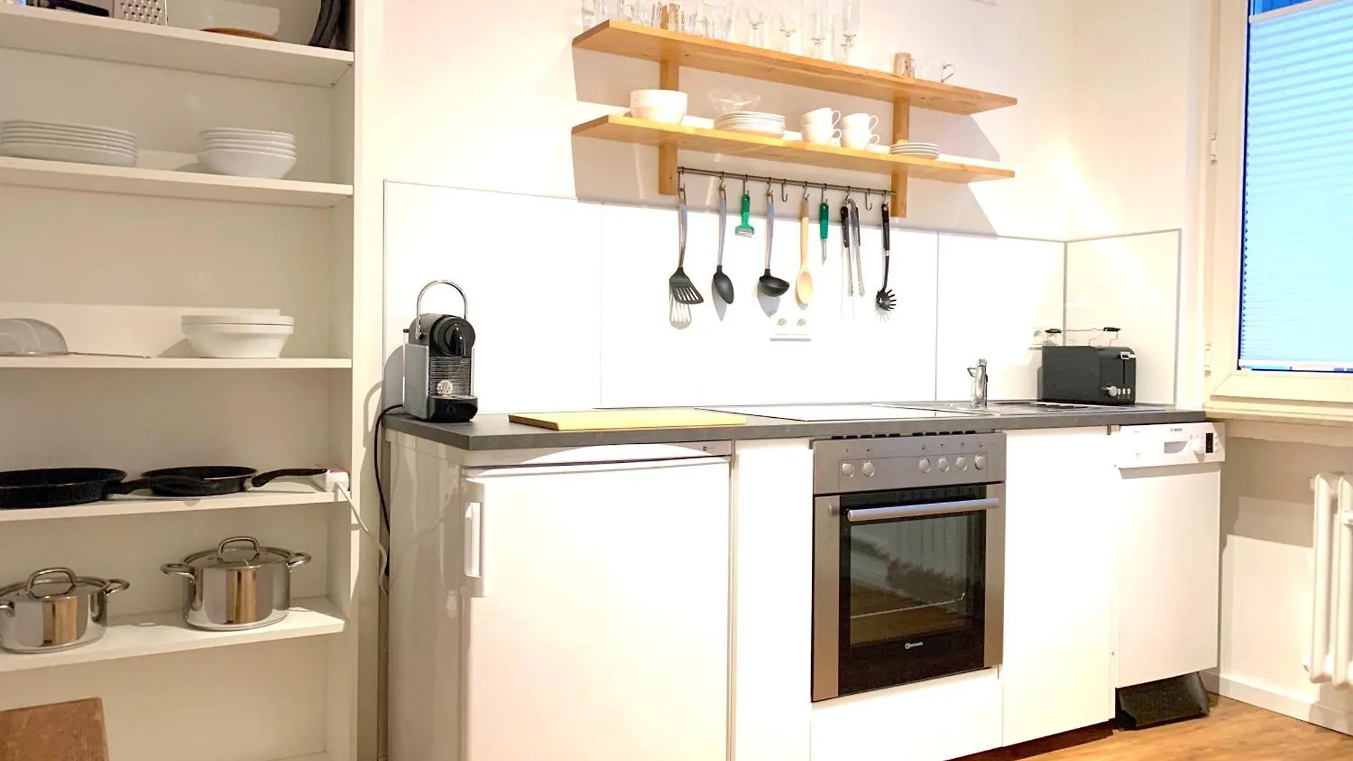 Gemuetliches Apartment Mit 2 Schlaf- Und 2 Badezimmern Plus Balkon Kolín nad Rýnem 0*,  Německo