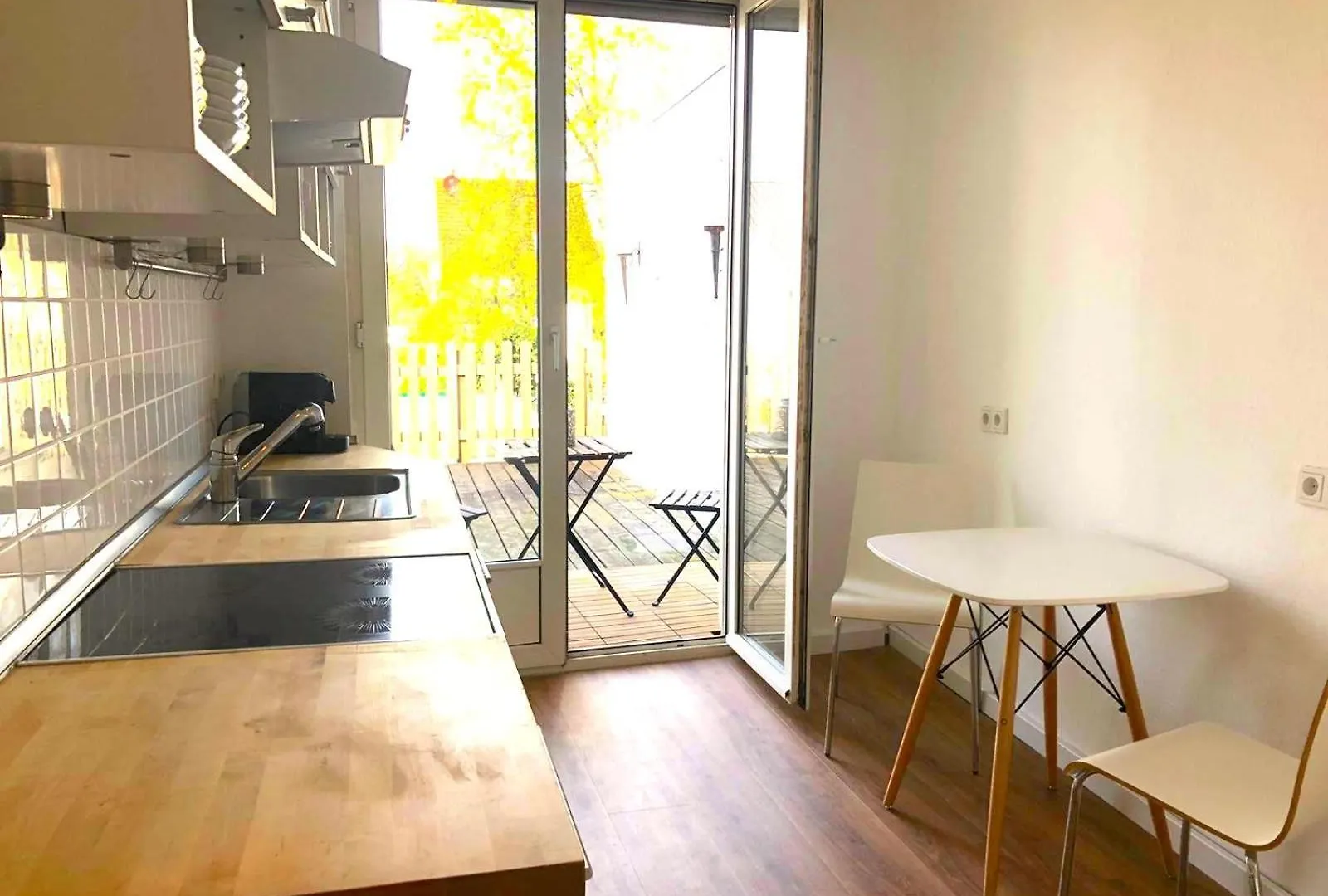 Gemuetliches Apartment Mit 2 Schlaf- Und 2 Badezimmern Plus Balkon Kolín nad Rýnem